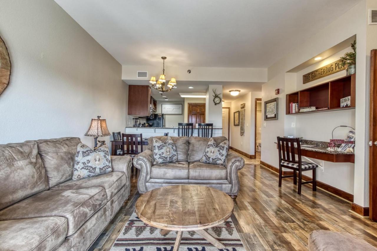 Gorgeous 2Bd 2Bth Condo With Mountain Views Pool Hot Tub Game Room Close To Parkway Pigeon Forge Exterior photo