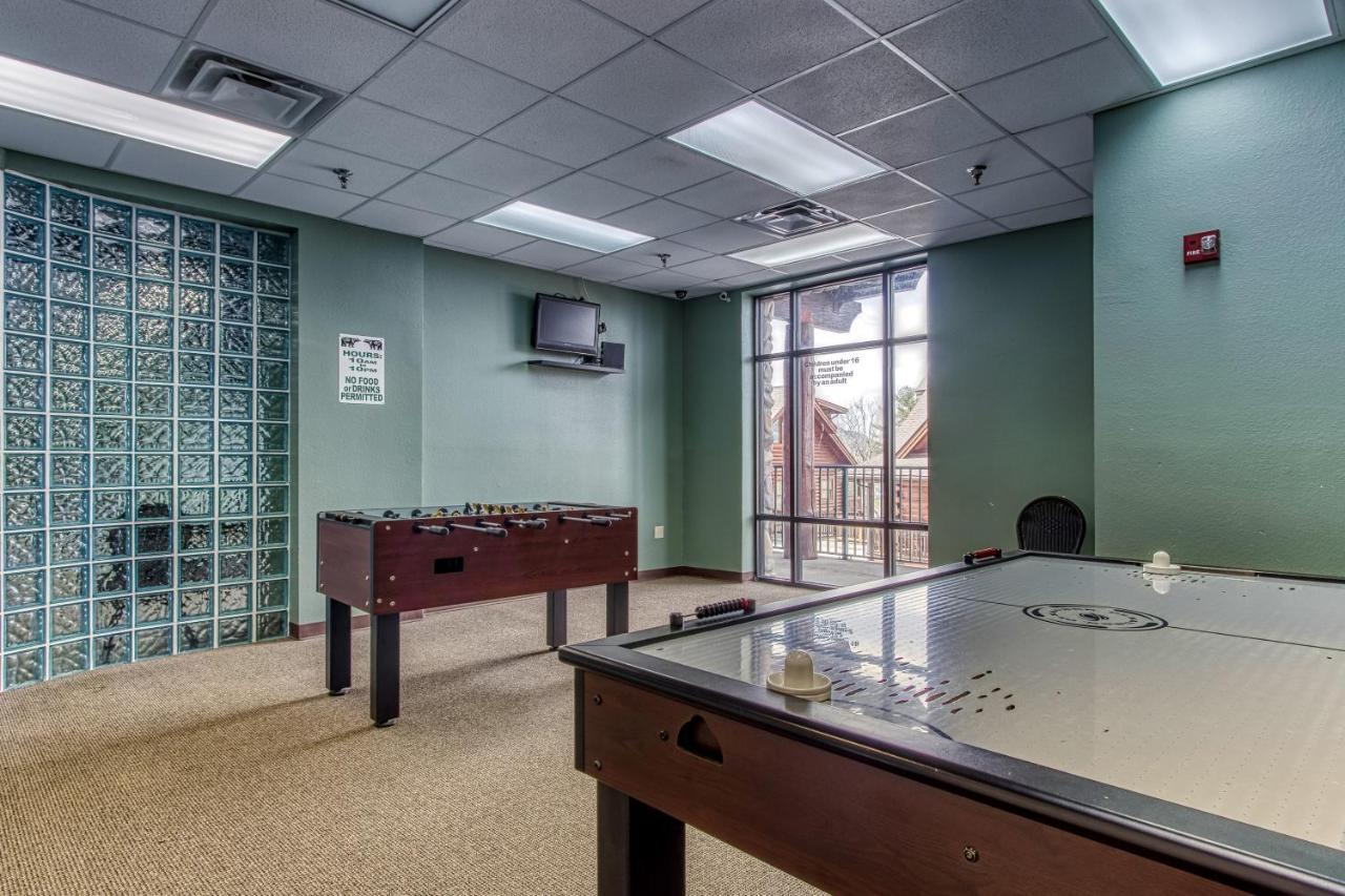 Gorgeous 2Bd 2Bth Condo With Mountain Views Pool Hot Tub Game Room Close To Parkway Pigeon Forge Exterior photo